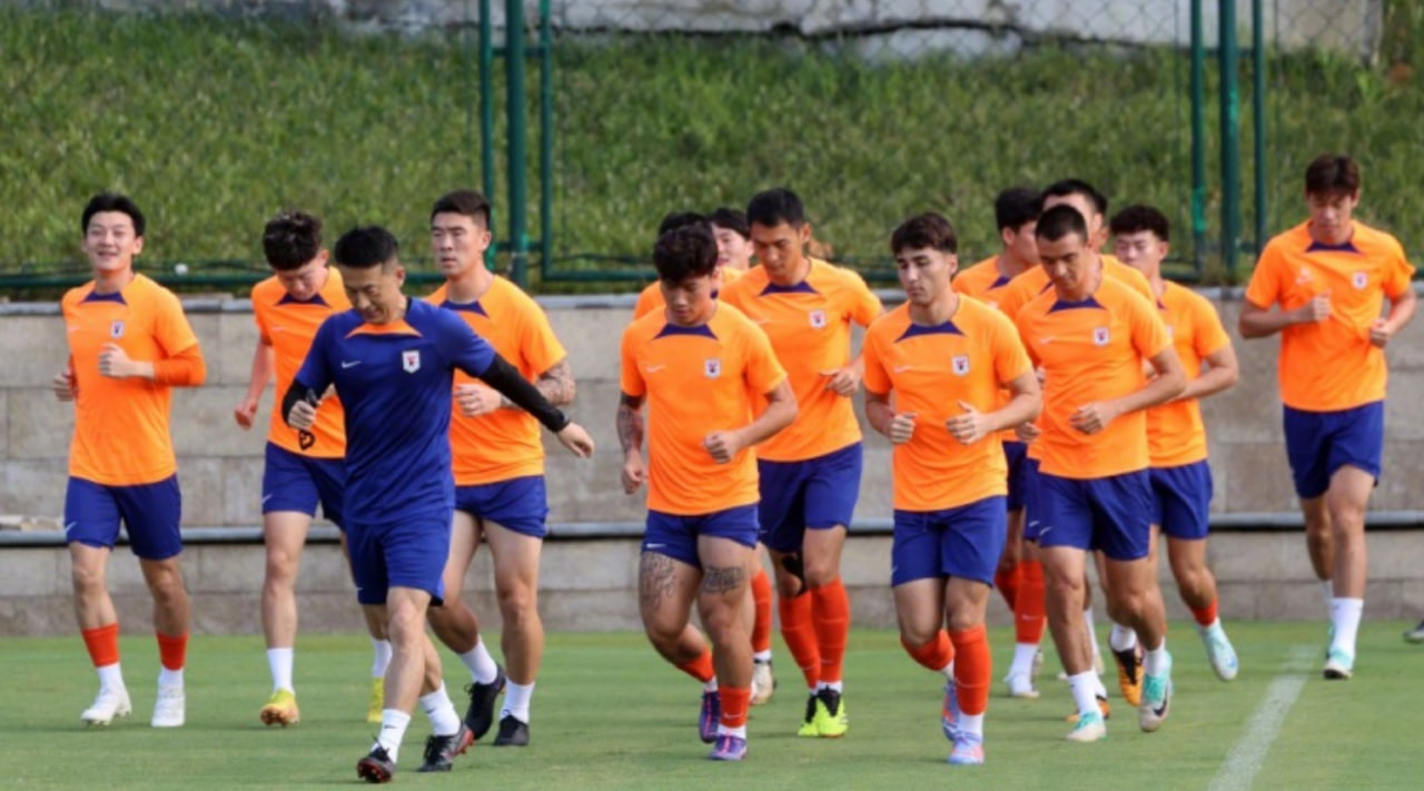 8月6日崔康熙结束假期 率队训练备战沧州雄狮
